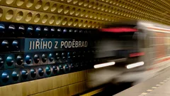 Výluka metra B mění cestování mezi centrem a Vysočany o víkendech